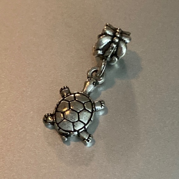 NWOT - EFFY Dark Silvertone Turtle🐢Hanging Slider Charm - Picture 2 of 11